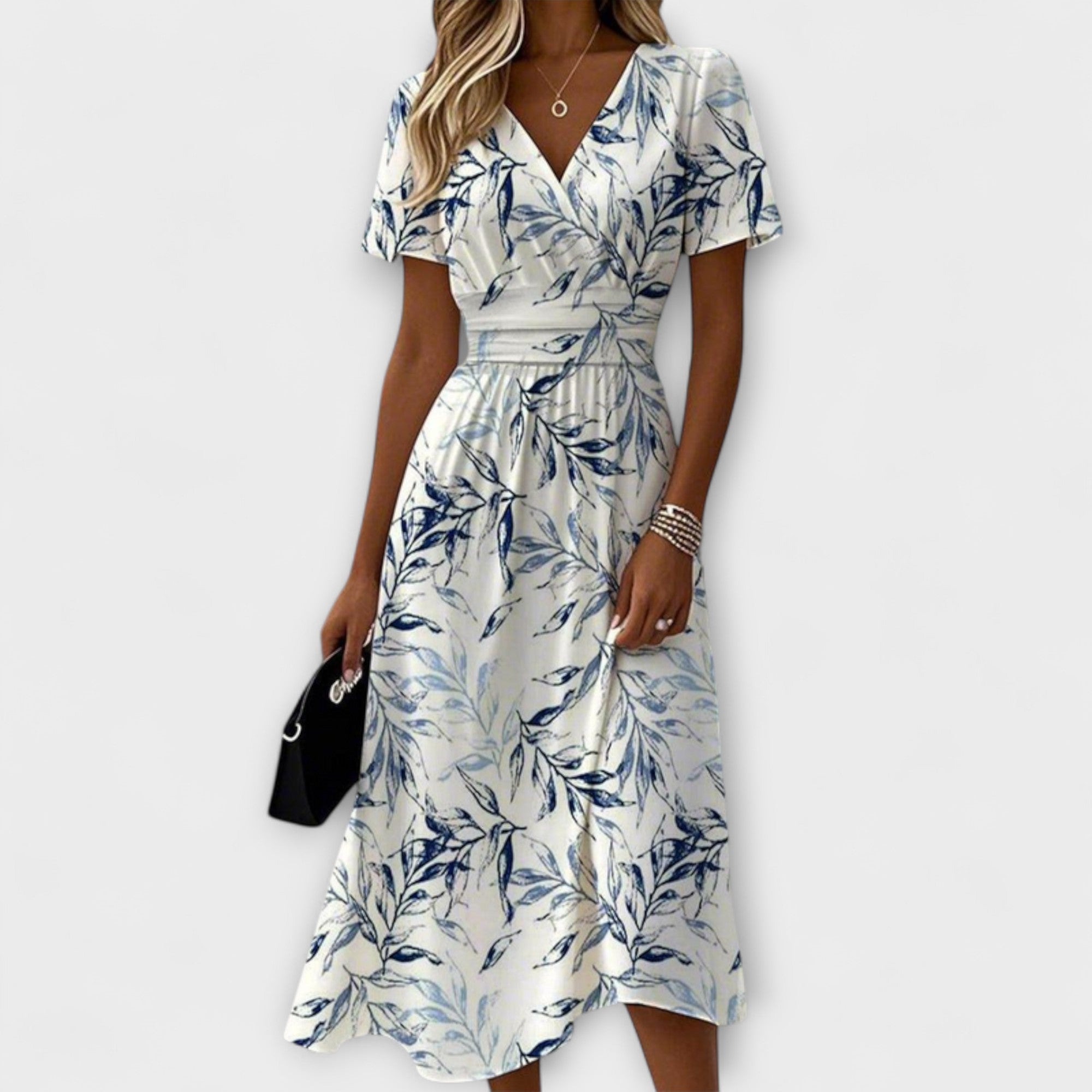 Katie - Sukienka z Kwiatowym Wzorem Pełna Gracji