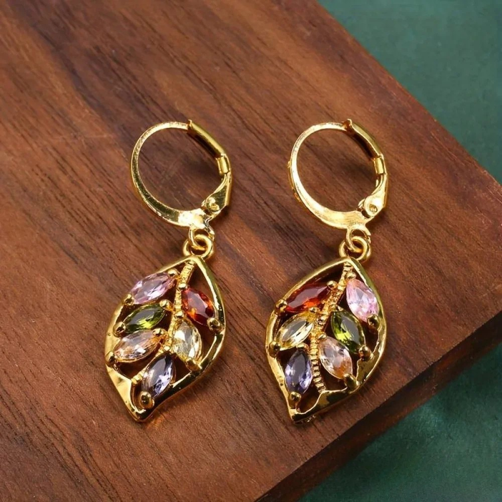 Boucles d'oreilles vintage en feuille d'or avec zirconia coloré