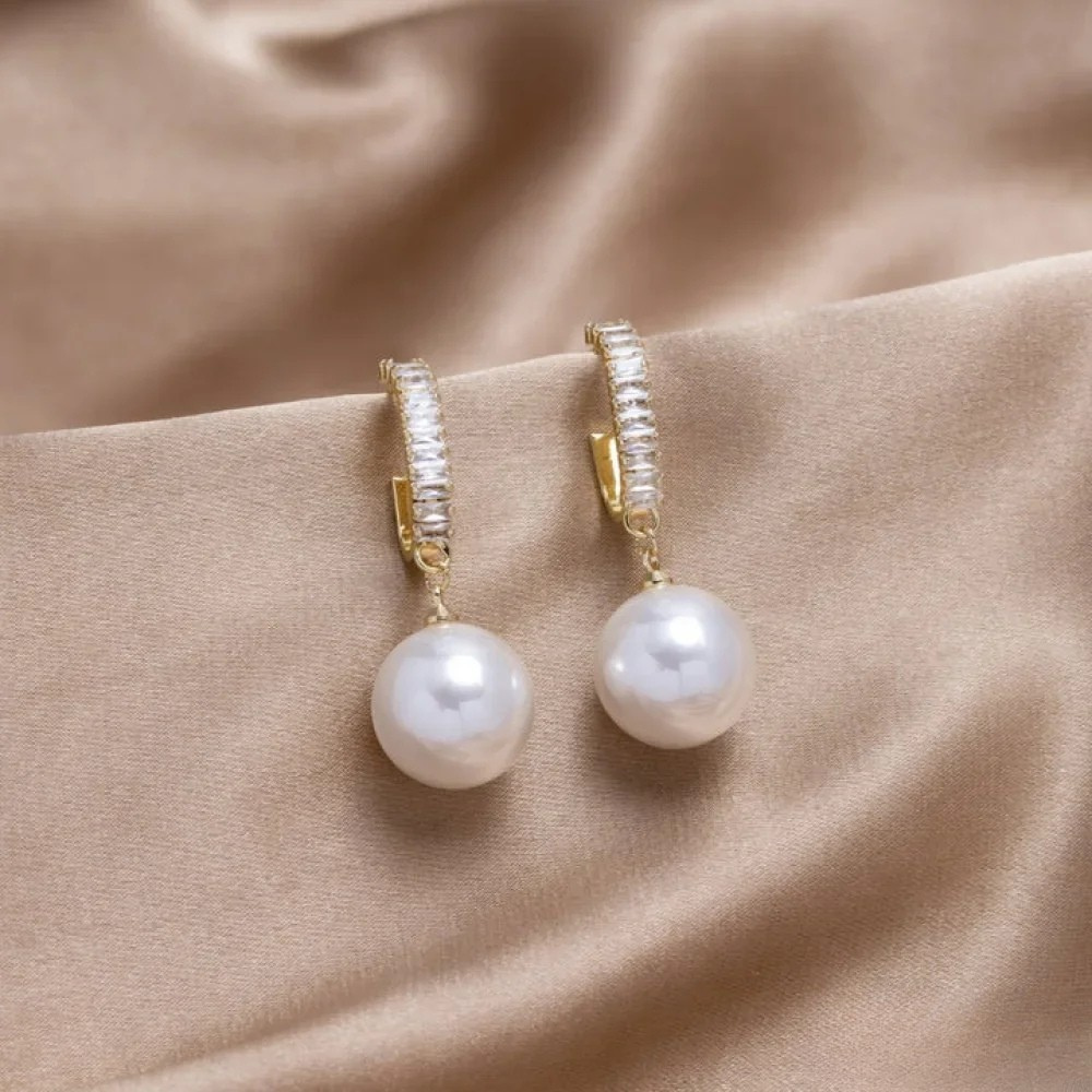 Boucles d'oreilles élégantes avec perles et zirconia
