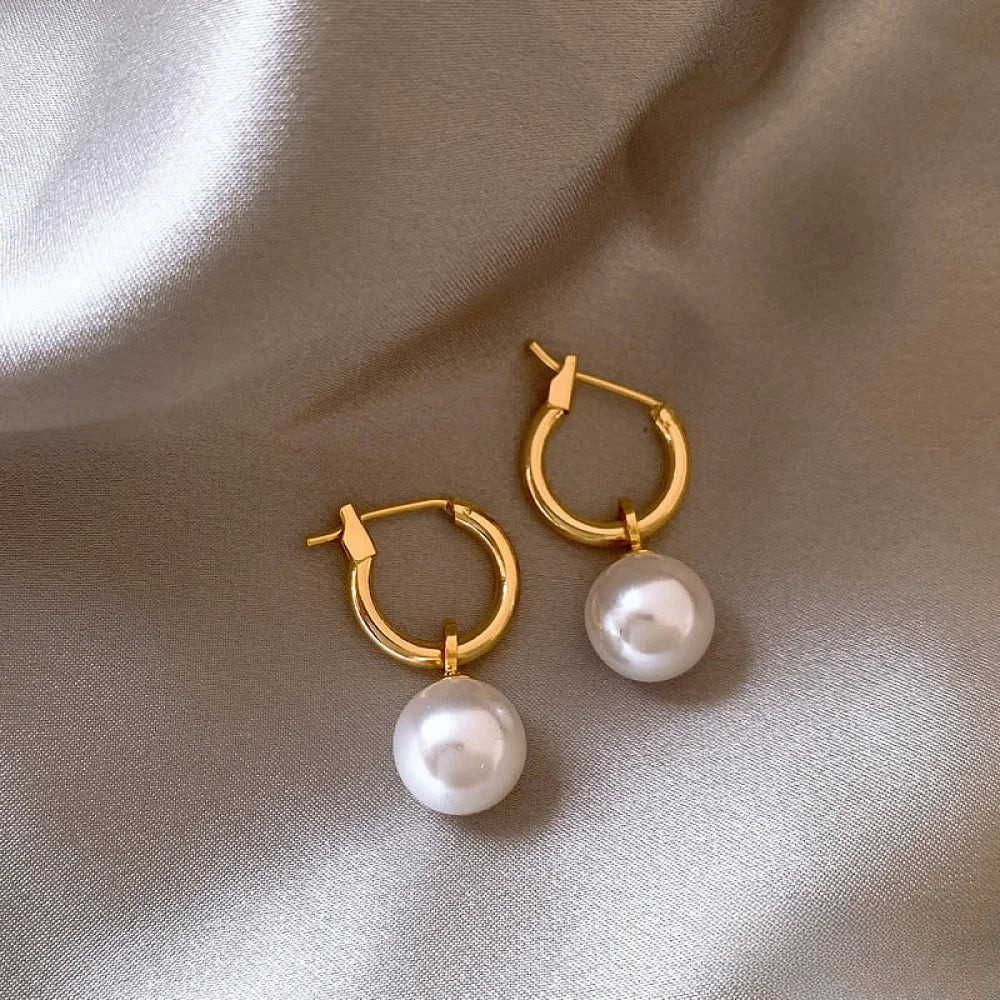 Boucles d'oreilles élégantes avec perles dorées