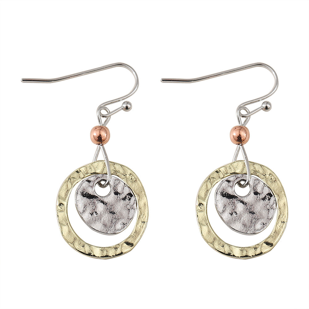 Antieke gouden en zilveren oorringen in ringvorm